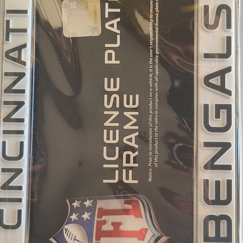 Cincinnati Bengals Carbon Logo License Frame, Black letters on white trim
